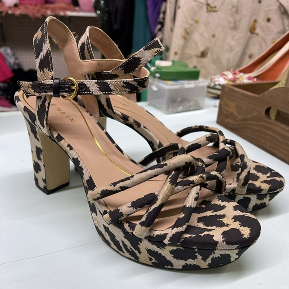 Cole Haan Leopard Print Platform Heels Ankle Strap Sandals Size 8B - Picture 2 of 3
